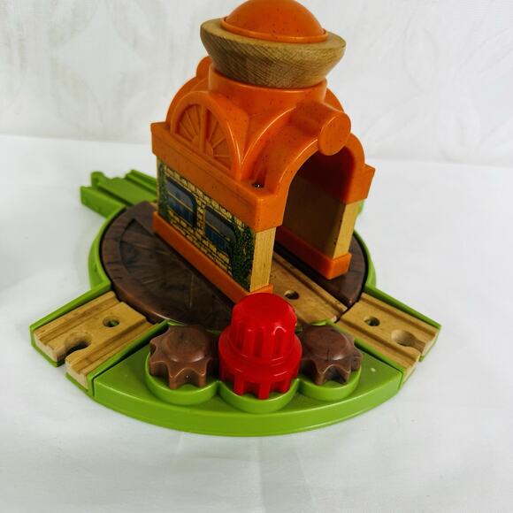 Learning Chuggington Railway Old‎ Town Turntable 2011 - Picture 6 of 7